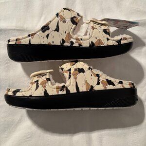 Crocs Squishmellow Cam Cozzzy Sandal - Unsex size W7/M5